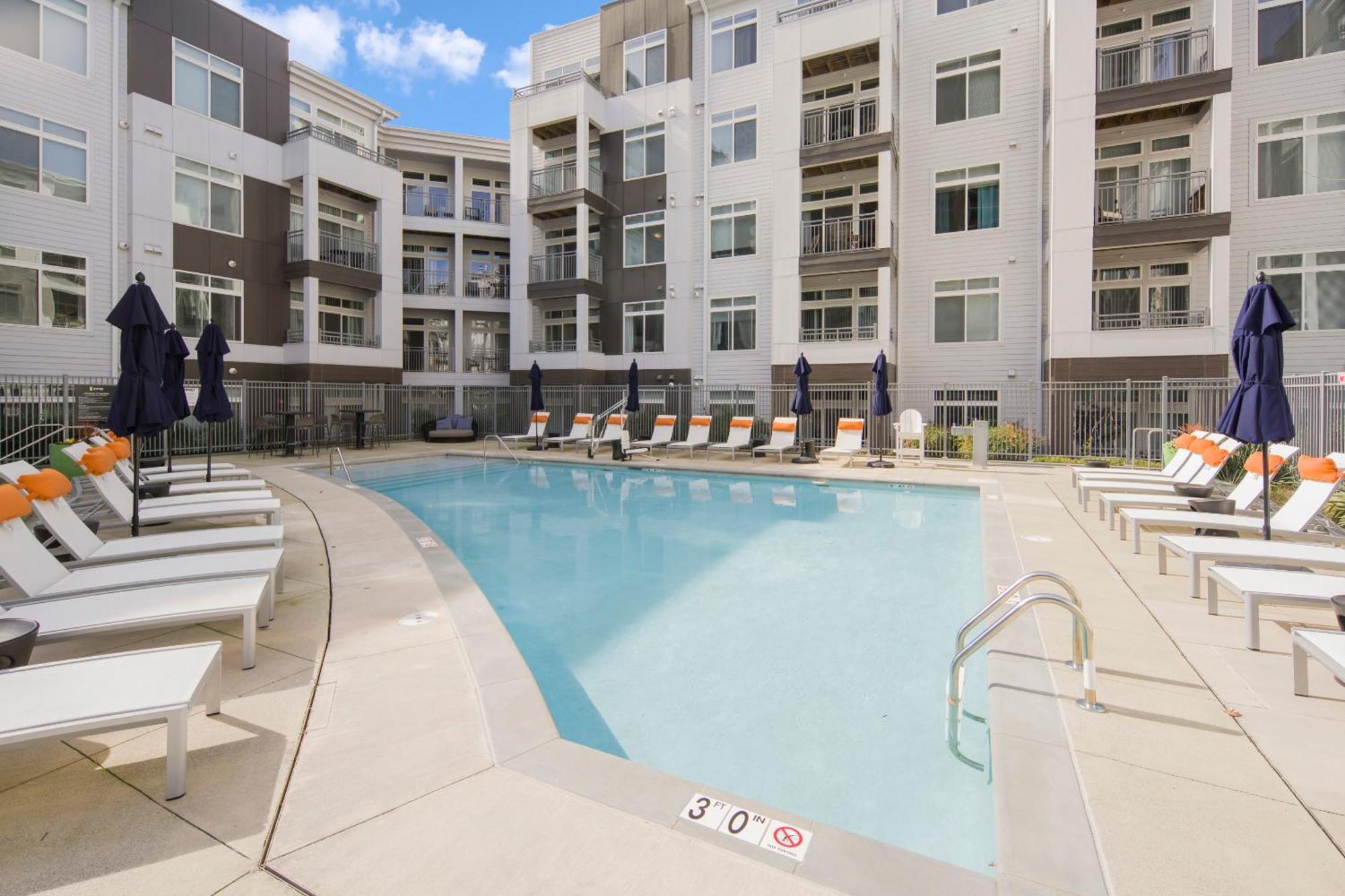 Global Luxury Suites At Reston Εξωτερικό φωτογραφία